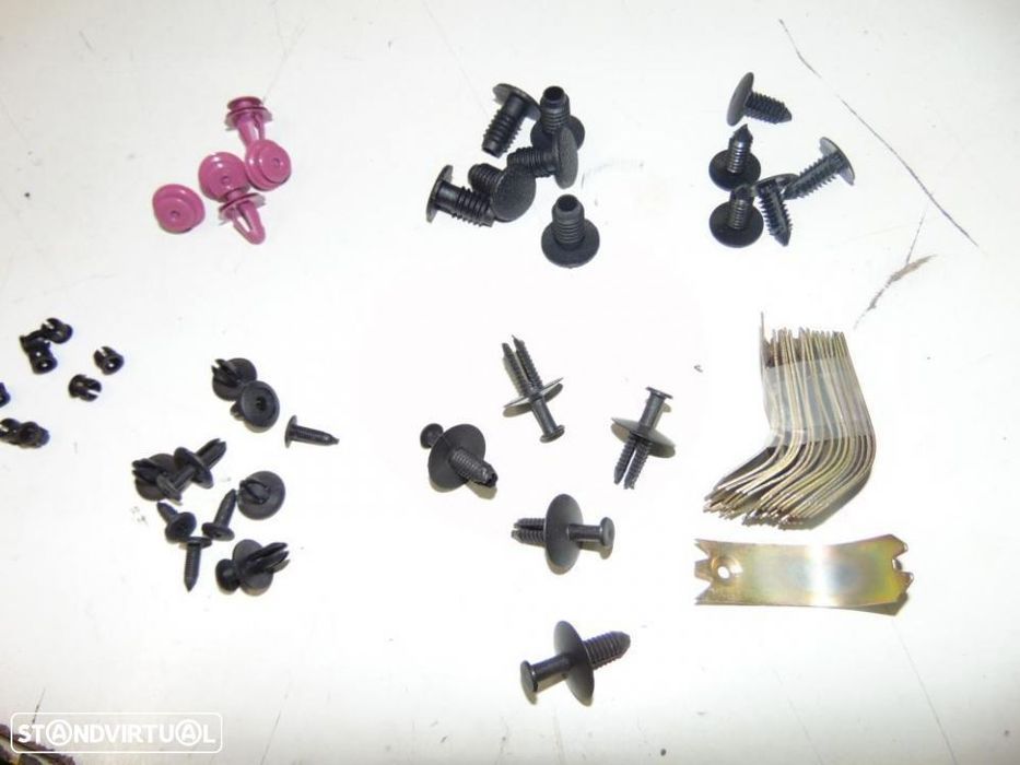 Molas de fixação para automóveis