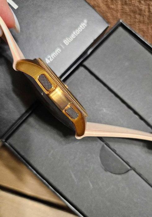 Смарт-часы Samsung Galaxy Watch 42mm Bluetooth (Gold)