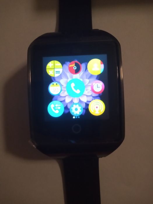 Smartwatch z wbudowanym aparatem.