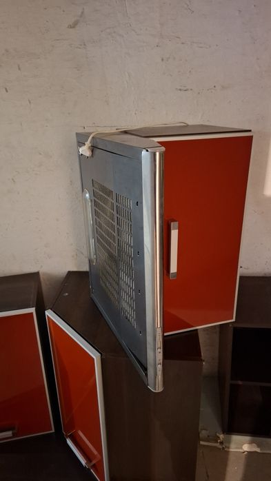 Meble kuchenne wiszące z okapem- Dostępne do soboty