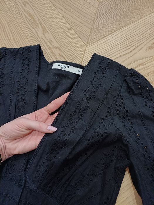 Sukienka czarna ażurowa XS