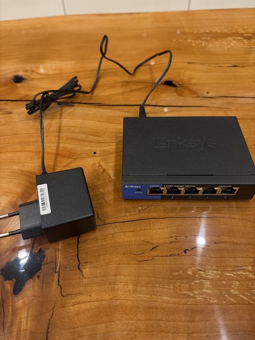 Switch Linksys lgs105