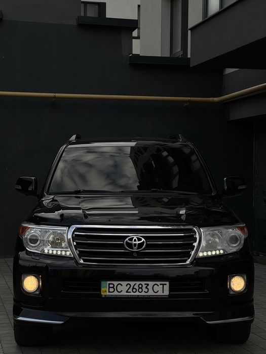 Продам автомобіль Land Cruiser 200 FL РЕСТ