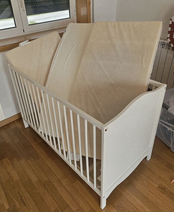 Cama para bébé + 3 colchões