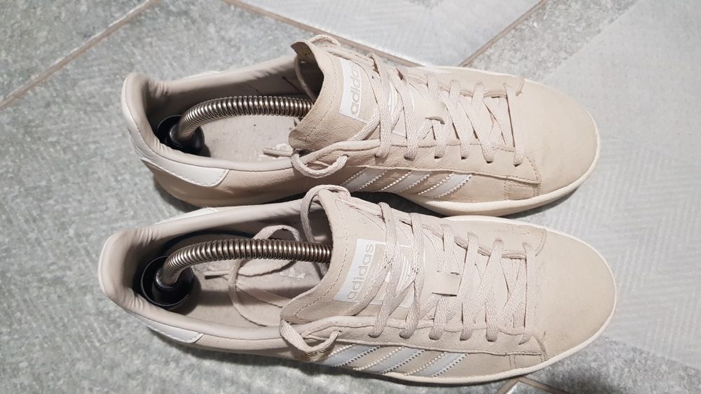 Продам фірмові кросівки Adidas campus