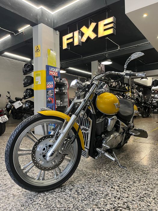 Kawasaki VN 900 C de 2007 ( Vulcan 900). Uma custom de referencia