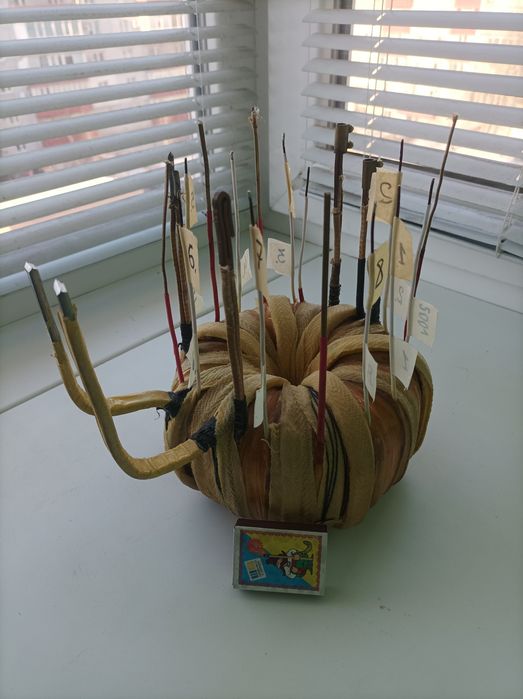 Трансформатор для зарядного или точечной сварки.