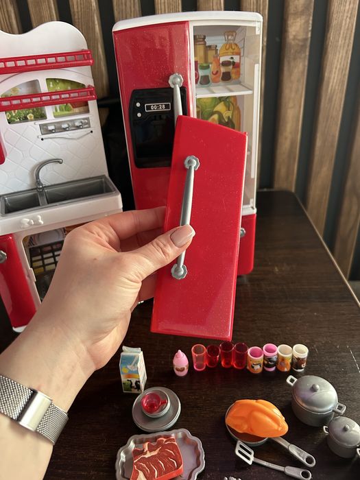 Дитяча кухня  3+ червоного кольору