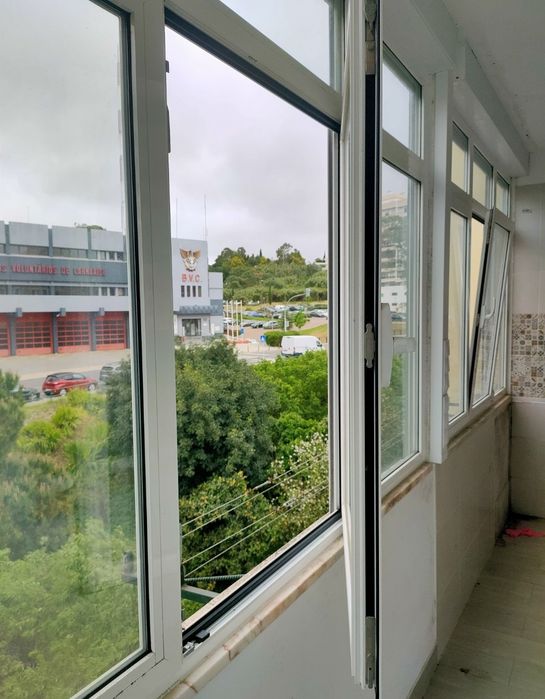 Janelas Duplas em ótimo estado