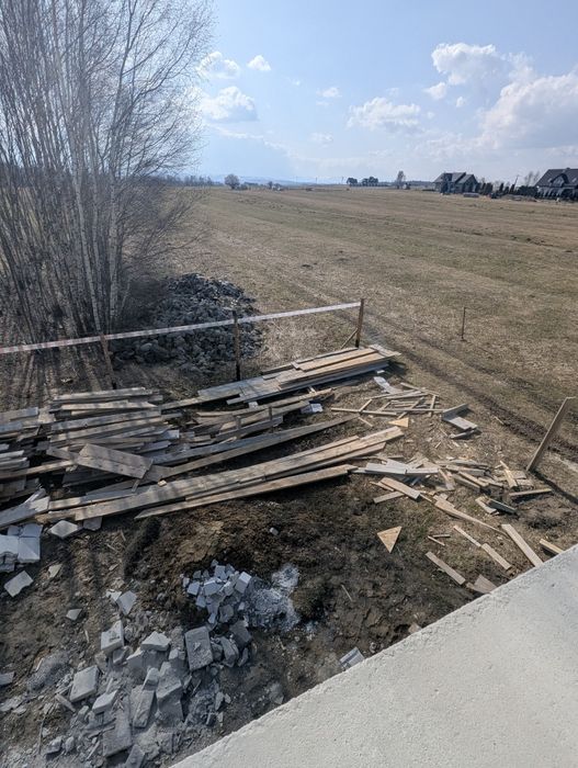 Deski szalunkowe z budowy