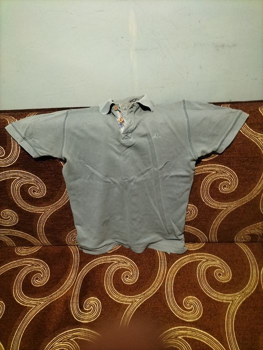 t-shirt z kołnierzem na krótki rękaw
