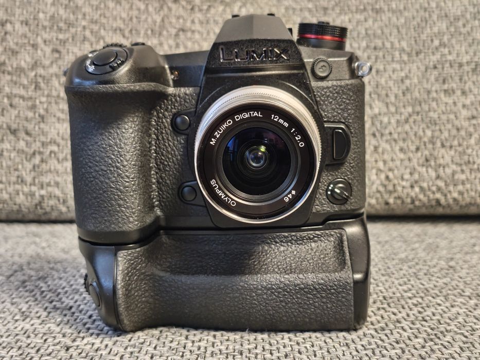 Panasonic Lumix DC-G9 + grip + obiektyw Olympus 12mm! Idealny stan!