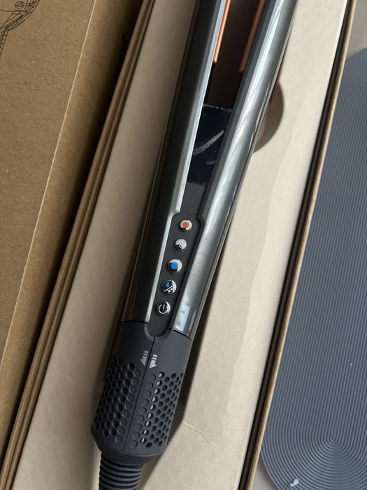 Dyson Airstrait новий