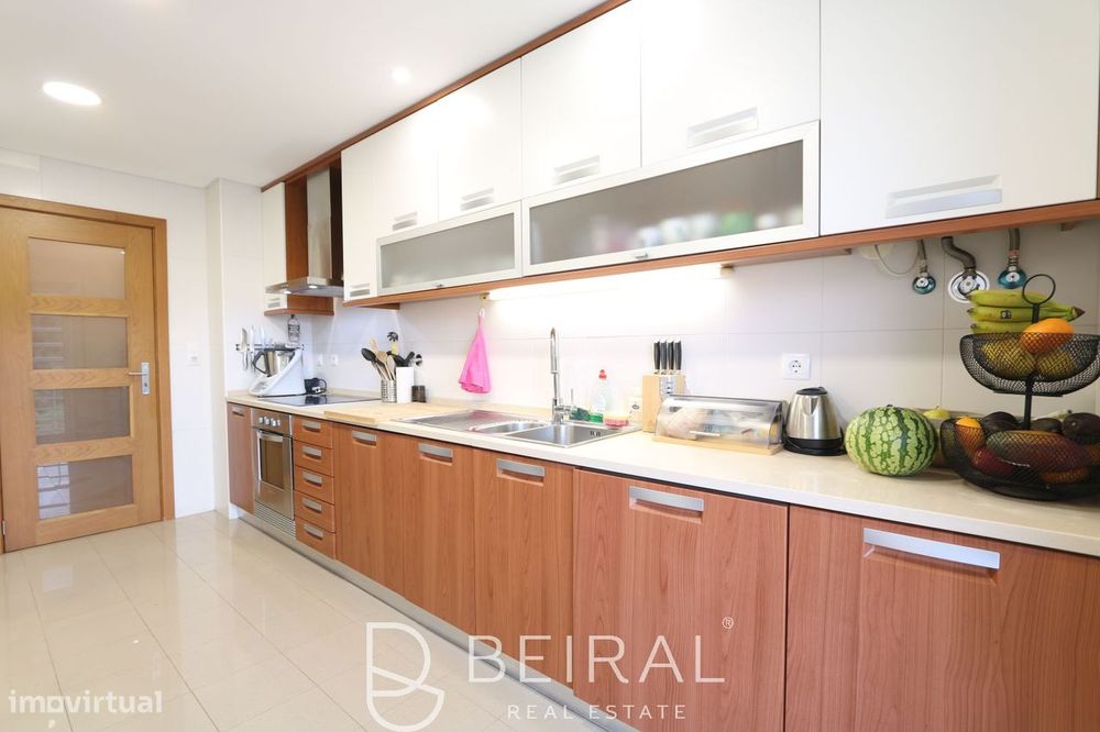 Apartamento T2 às portas de Lisboa, com varanda, vista e estacionamen