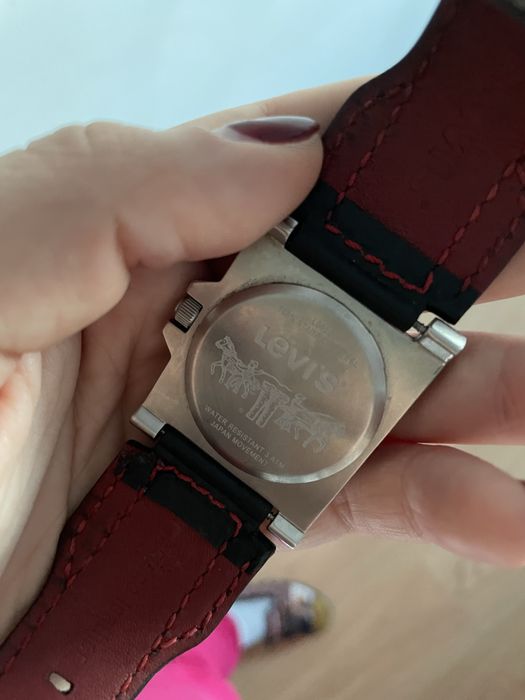 Relogio levis em bom estado