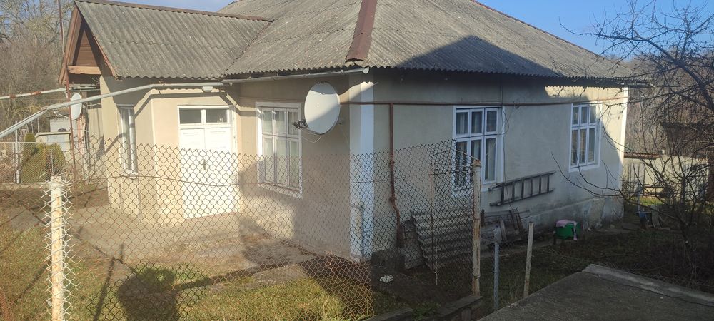 Продається двохкімнатна квартира