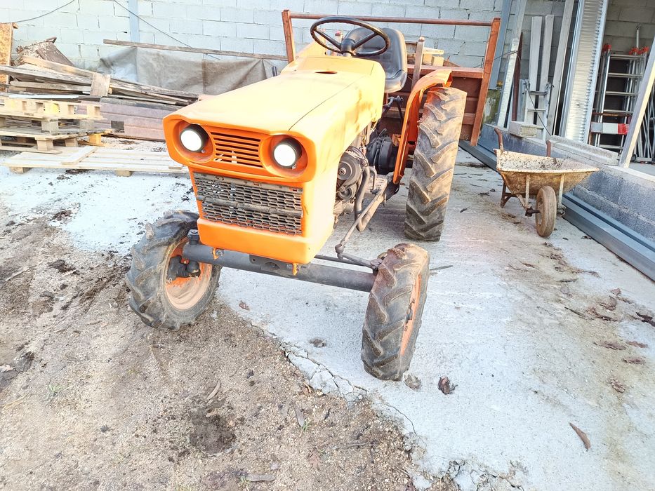 Trator Kubota l175 com reboque e documentos