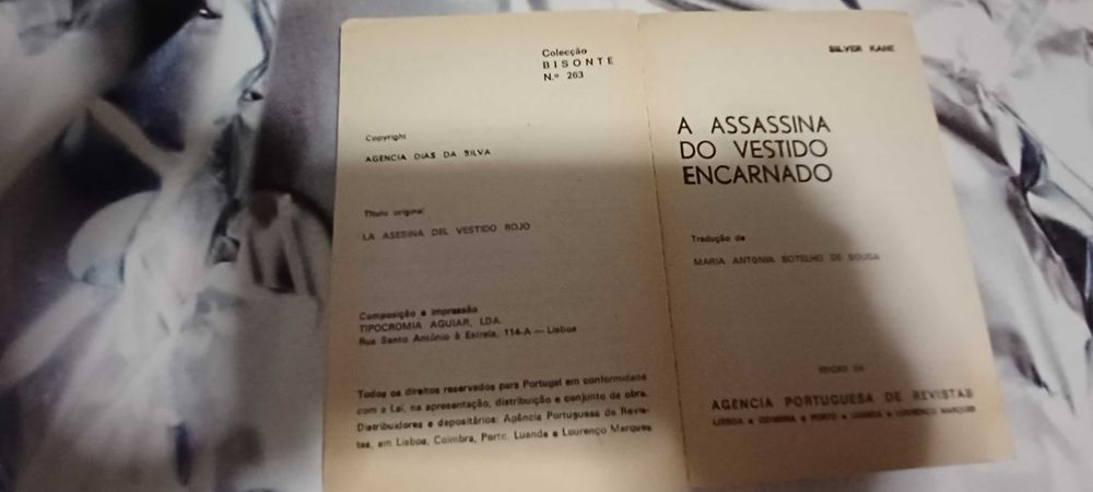 Livro _A Assassina do Vestido Encarnado_ de Silver Kane