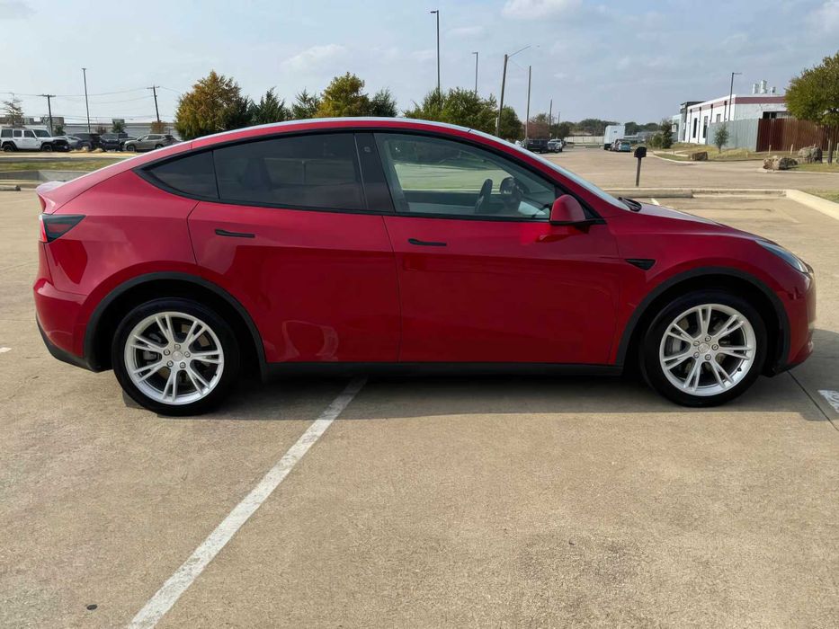 Tesla Model Y      2021