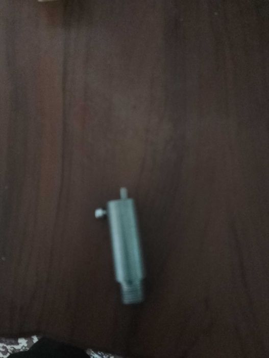 Втулка із штоком для налаштування угла запалювання в мототехніці.