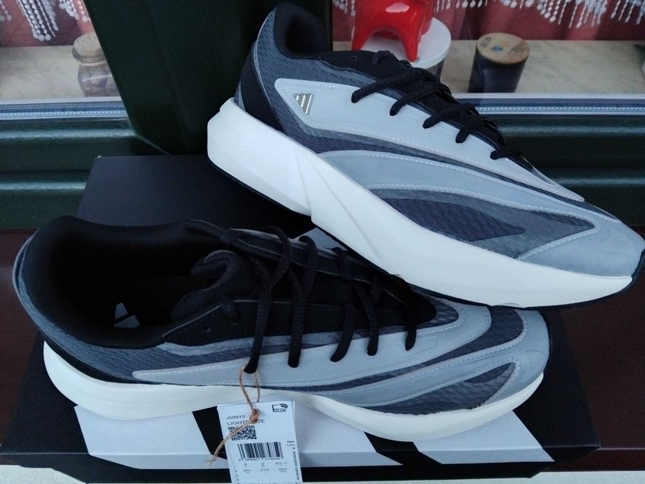 Buty  adidas Lightblaze
