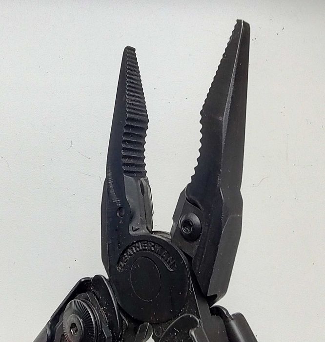 Мультітул Leatherman Surge Black