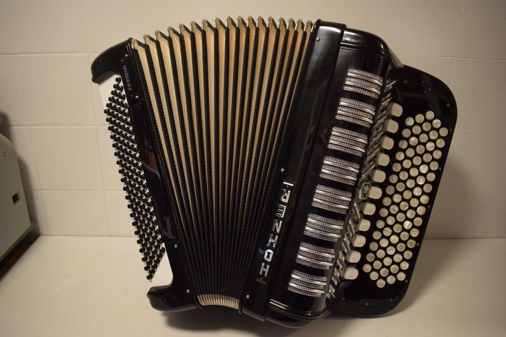 Acordeao Hohner Riveira IV S. 4 voz 120 baixos N 341