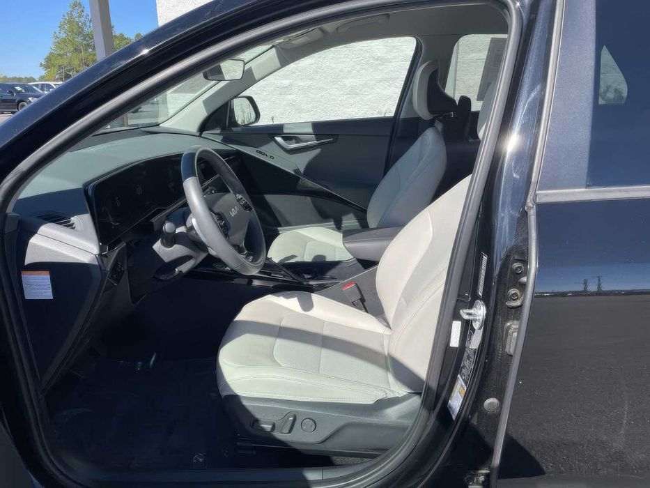 Kia Niro EX      2023