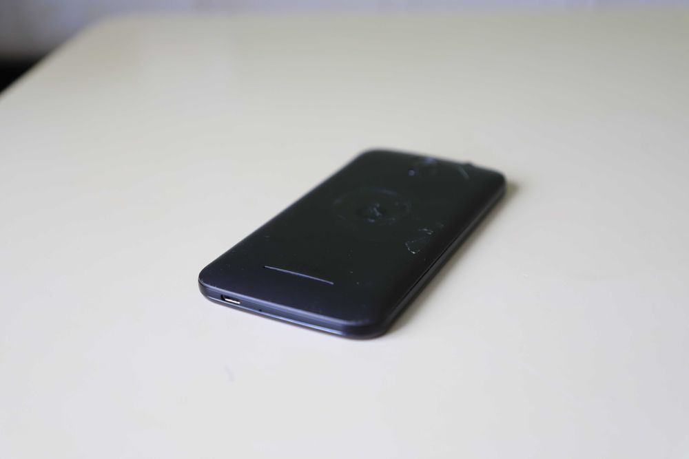 мобільний телефон vodafone 985N