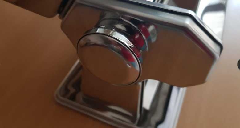 Máquina de esticar e cortar várias formas de massa NOVO ENVIO - GRÁTIS