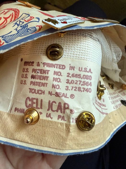 коллекция винтажных значков McDonald's ( Мак Дональдс )