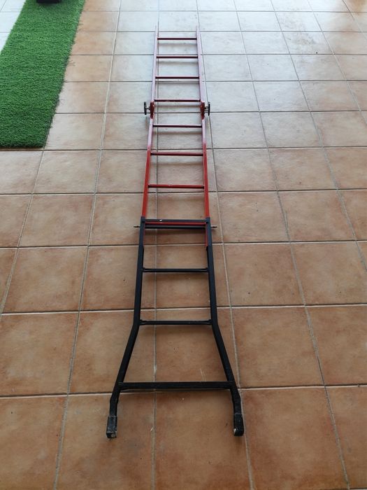 Escada com 2.40 de altura , articulada