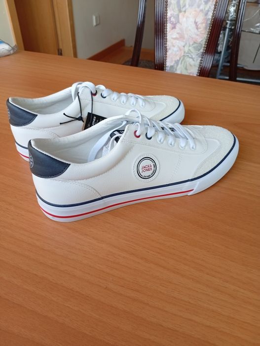 Sapatos brancos Jack e Jones tamanho 43