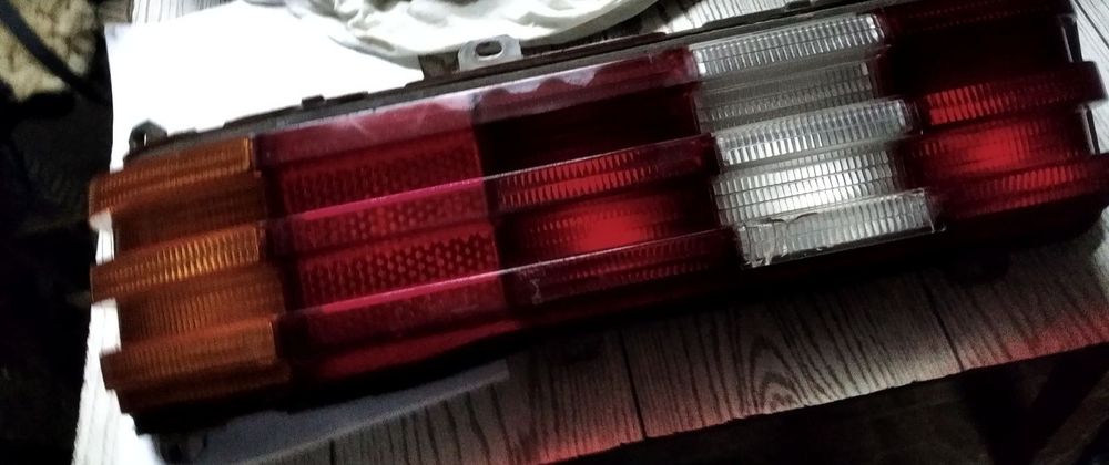 Продам правий , задній фонарь Mercedes 123