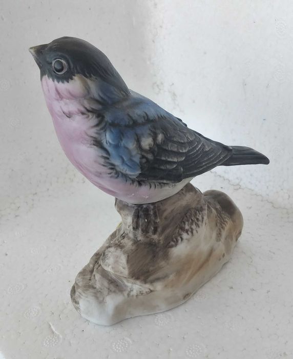 Pássaros em biscuit pintados à mão