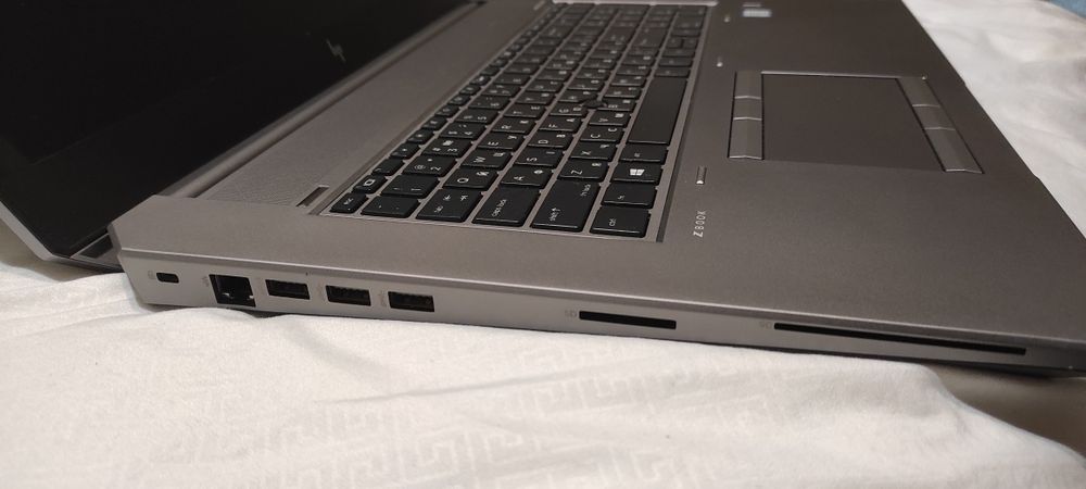 HP zBook 17,3 G5 (i5-8400/ nVidia Quadro P2000/ 32 gb Ram/ 512 ssd