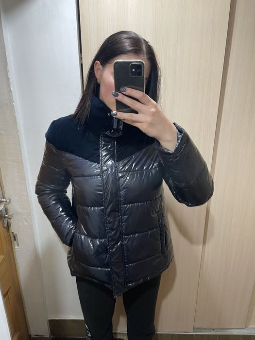 Продам куртку женскую