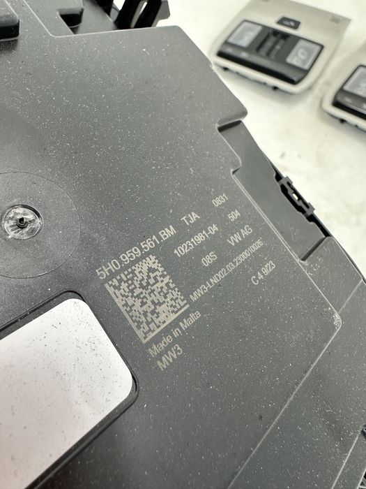 Volkswagen Golf VIII lampka podsufitki SOS kabiny przód VW przednia