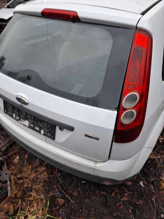Szyba klapy bagaznika Ford Fiesta mk6 3 drzwi