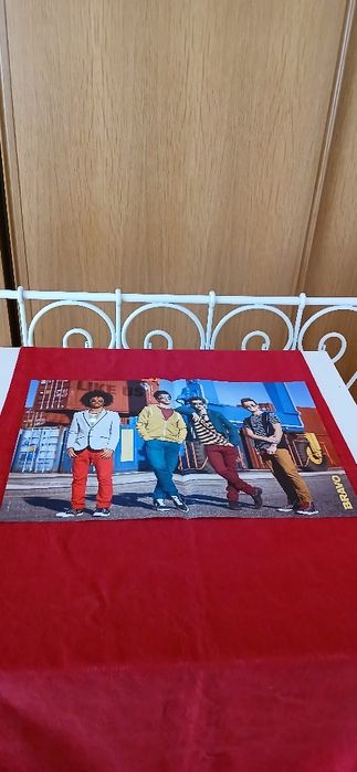 Poster Like Us, novo