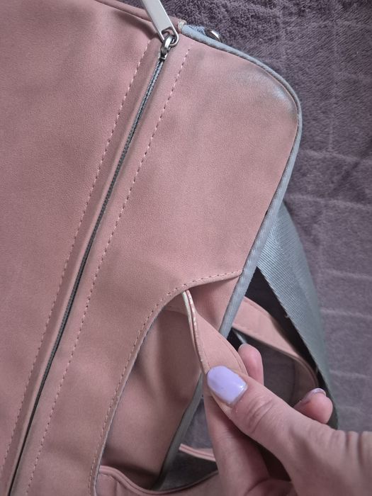 Różowa torba laptop