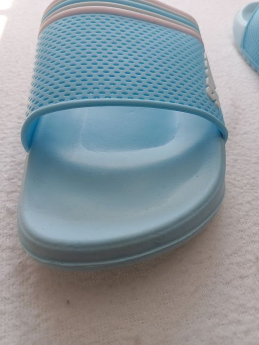 Nowe klapki basenowe r 41