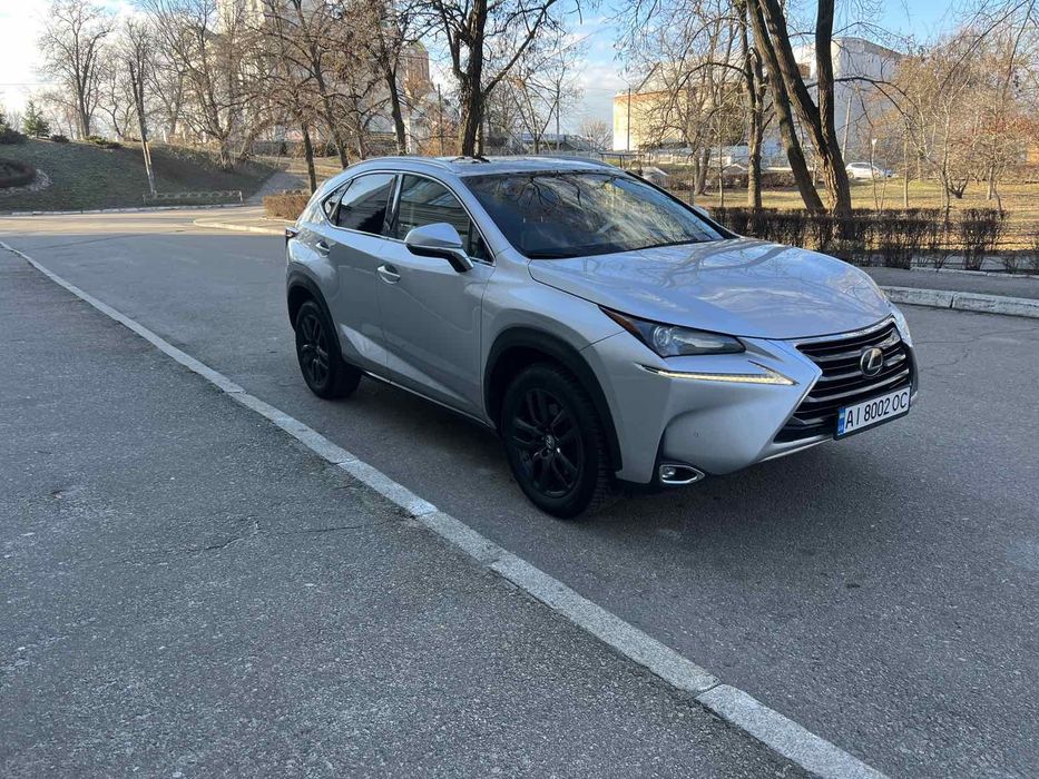 Продаю Lexus NX 200