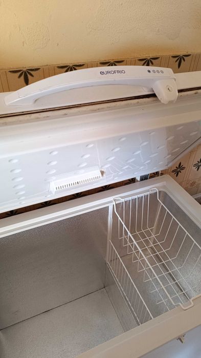 Congelador Horizontal Eurofrio - Grande Capacidade e Ótimo Estado