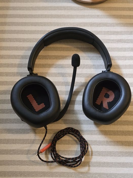 Headset Gaming JBL Quantum 200 - Som Imersivo (Com Caixa)