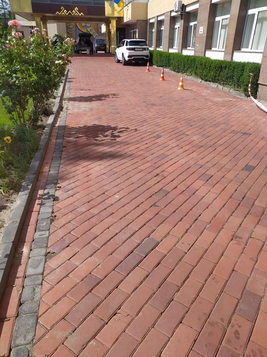 Миття бруківки фасаду парканів