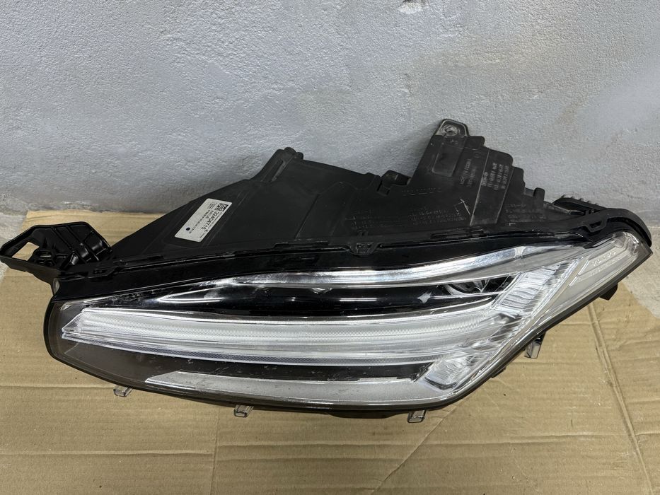 Ліва фара  Volvo XC90 2023 32404715