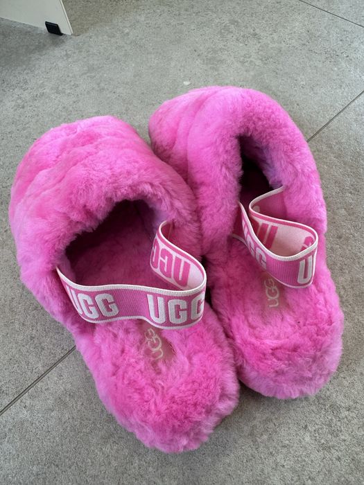 Рожеві хутряні тапочки сандалі ugg fluff yeah хутряні тапки сандалі ugg fluff yeah