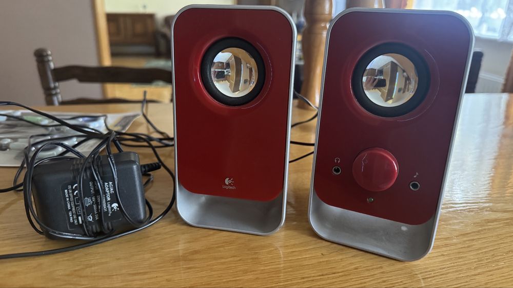 Głośniki Logitech LS11 2.0 – czerwone – sprawne