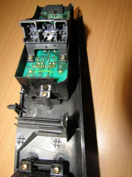 Interruptor de vidros MAZDA 323 / DEMIO  ref. C8H-D62A